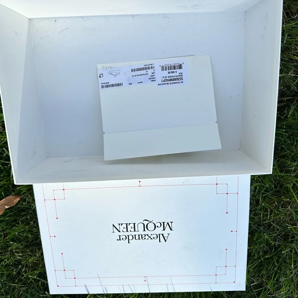 Empty box - Picture 3 of 3